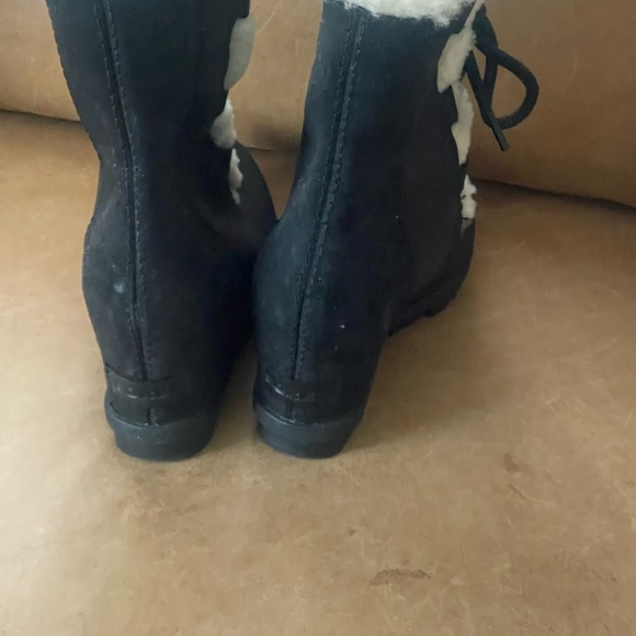 UGG Black and Cream Lace-Up Winter Boots - Picture 2 of 5